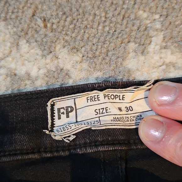 Free People Black Raw Hem Size 30 - Picture 2 of 5